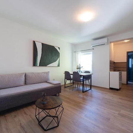 Cozy Apartment With Breakfast On Request 1 بولا المظهر الخارجي الصورة