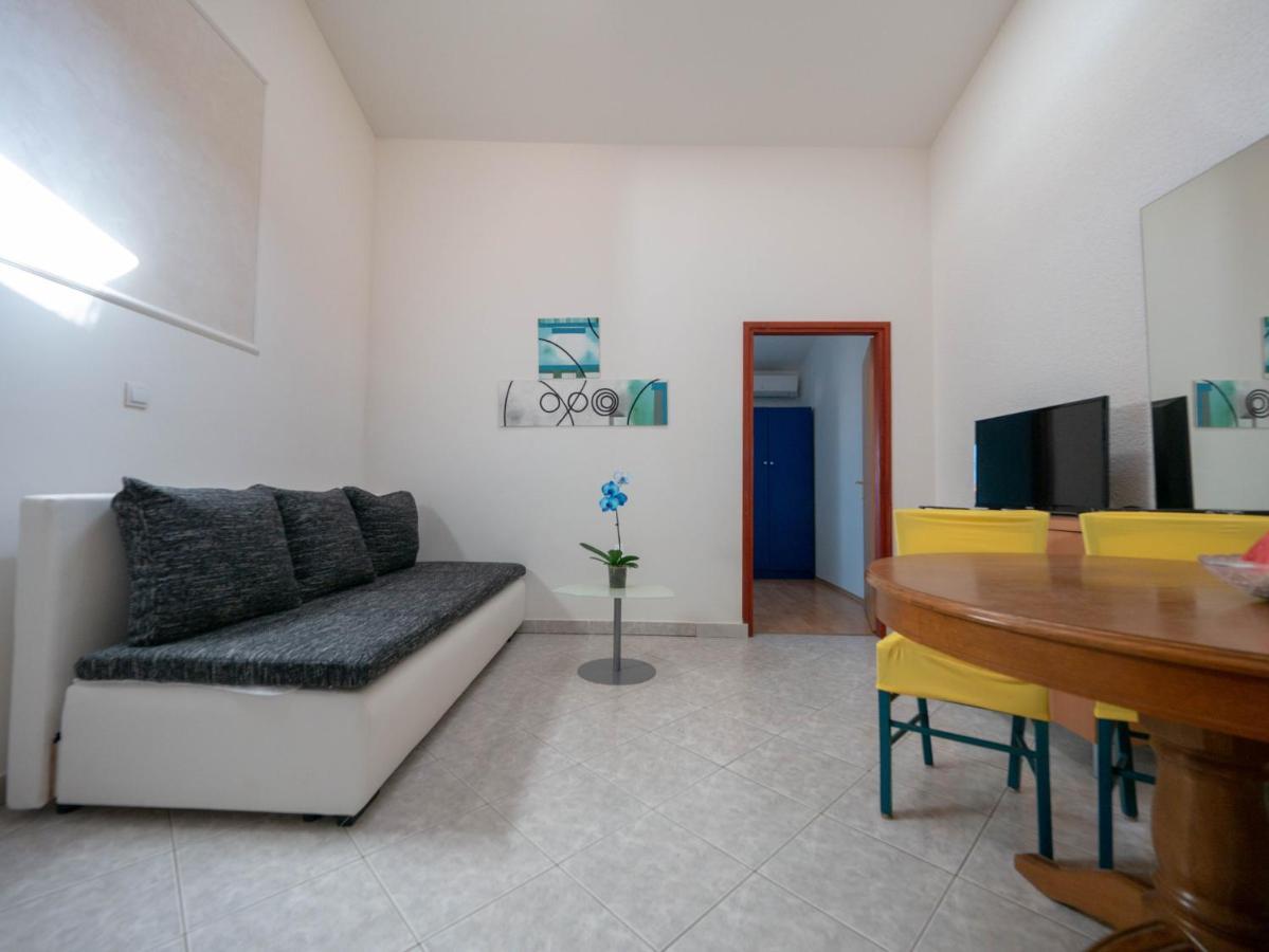 Cozy Apartment With Breakfast On Request 1 بولا المظهر الخارجي الصورة